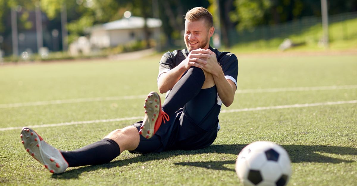 image of soccer player with a patella tendon tear