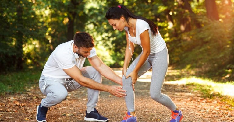 Image of a couple running with leg pain